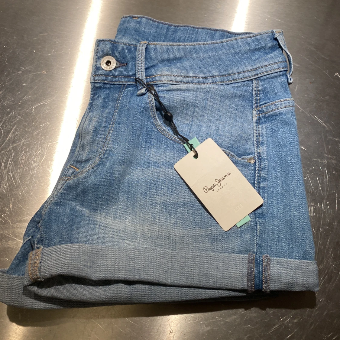 Säljer low waist shorts  - 91