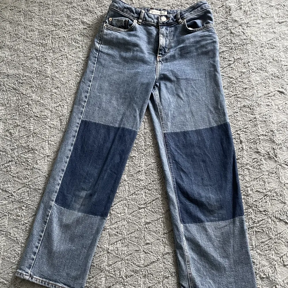 Jeans i bra skick från Carin Wester. En aning korta men annars inget fel.. Jeans & Byxor.