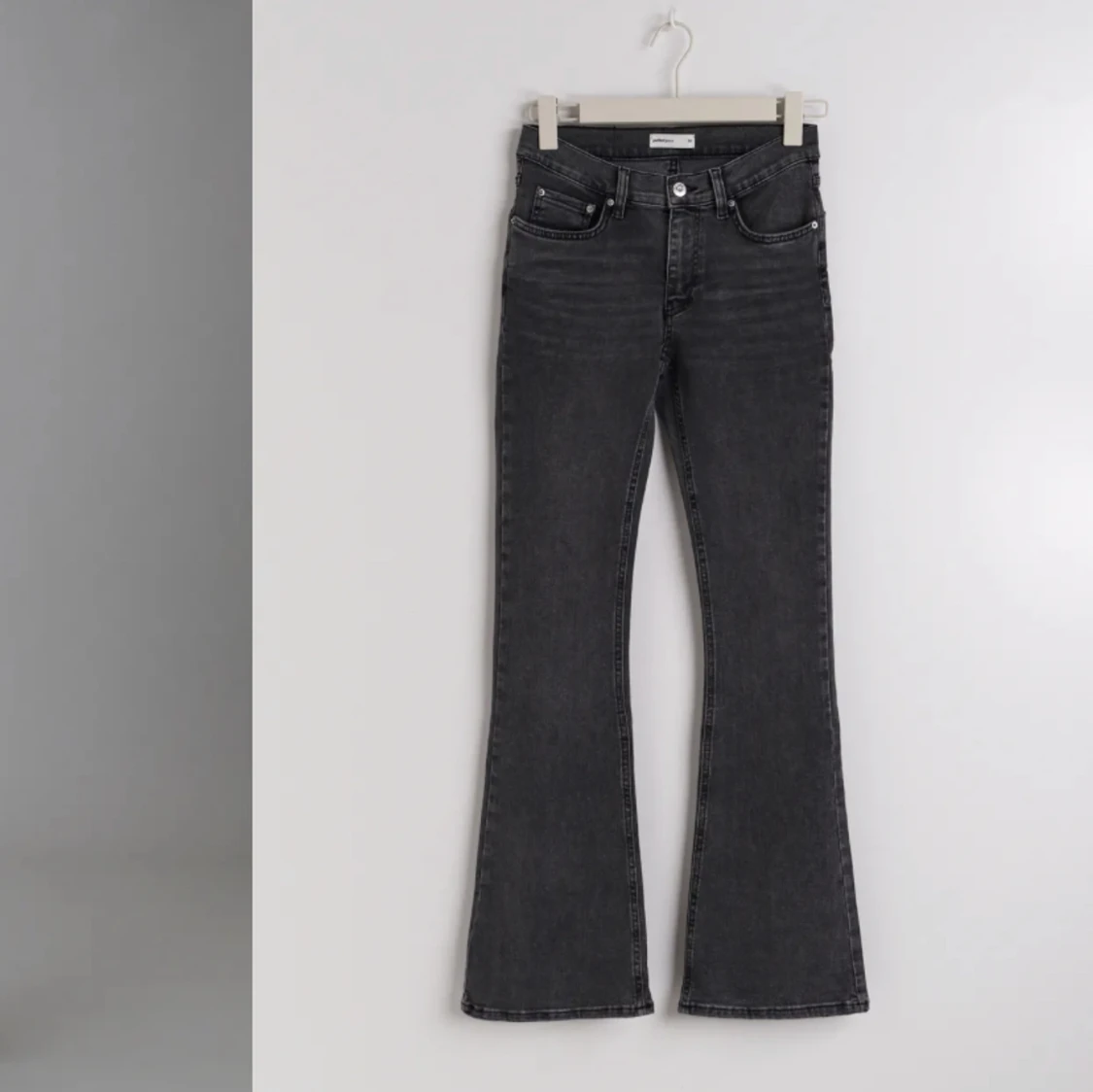 gråa lowaist bootcut jeans 