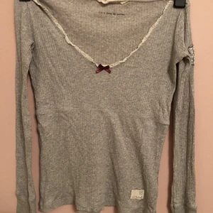 Odd molly tröja - Ljusgrå Odd Molly tröja. Aldrig använd. Strl 0, vilket motsvarar S. 