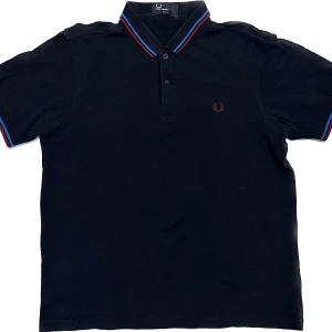Fred Perry Piké - Använd och i bra skick. Storlek L Slim Fit. Pris kan diskuteras. Fred Perry Large
