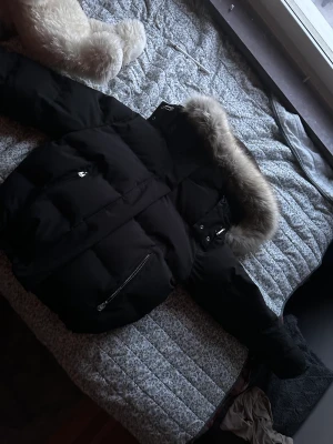 CALVIN CLEIN jacka - Aldrig använd. I jättefint skick. 