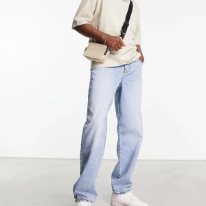 Baggy byxor - Ett par baggy byxor som har aldrig varit använda med till och med lapp kvar. Orginal pris 600kr.