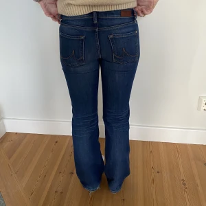 LTB jeans  - Jeans nr: 18 💓 Midjemått (rätt över): 38 cm Innerbenslängd: 73 cm Lårmått (rätt över): 22 cm  Modellen på bilden är 168 cm  Köp gärna via ”KÖP NU” 💘 Skriv om ni har några frågor eller funderingar//Perfectjeans🫶🏽