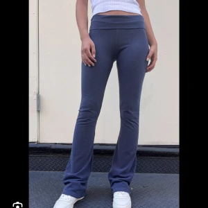 Brandy melville yoga pants - Sköna marinblåa yoga pants från brandy melville i stl M, 280 + frakt🩷