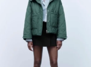 Jacka - Säljer min snygga jacka från Zara. Använd 2-3 gånger! ❤️‍🔥