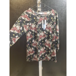 Långärmad - Helt ny tröja med märket Isolde storlek S men passar även en medium. Nypris 349,säljer den för endast 149 kr