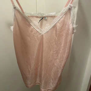 Rosa spetslinne  - Rosa spetslinne. Aldrig använd. 