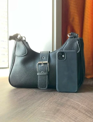 Gullig väska - Säljer denna väskan från SHEIN! I jätte bra skick! Pris kan diskuteras❤️