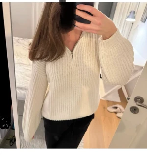 stickad tröja  - säljer en stickad tröja som jag köpte på plick men den är från nakd. Strl xs