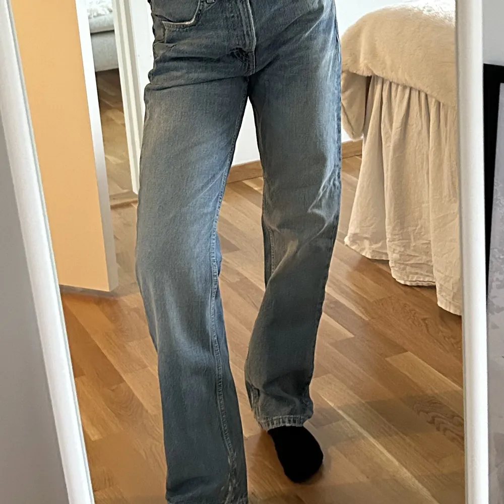Superfina raka jeans från zara . Jeans & Byxor.
