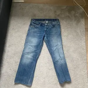 Weekday jeans som inte kommit till mycket användning🩷 pris kan diskuteras!!