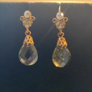 Örhängen H&M - Snygga gröna örhängen från H&M 💕