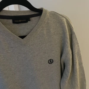 Tröja - Snygg och skönt herrtröja från henri lloyd i bra skick. 