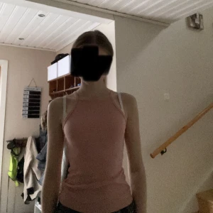 Rosa linne - Rosa ribbat linne från Shein💕Aldrig använd och har inga fel. Strl. S men passar som XS.