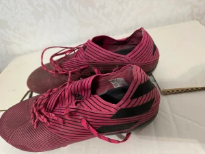 Adidas Nemeziz - Bra skick, äkta värda 1999kr  Storlek 42