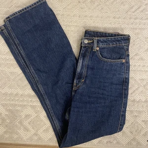 Weekday jeans  - Oanvända jeans från weekday i modellen row 
