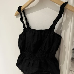 Topp från Hm - Super fin svart topp från hm. Bra skick❤️