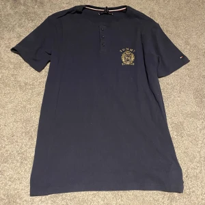 Tommy hilfiger T-shirt  - Oanvänd Tommy Hilfiger T-shirt  