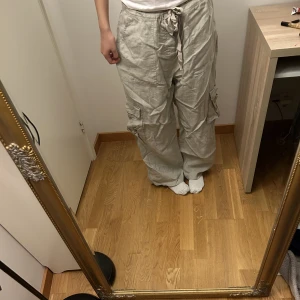 Cargo pants  - Linne cargo byxor från Elan som jag inte använder längre. Wide leg. Tjockt material också.