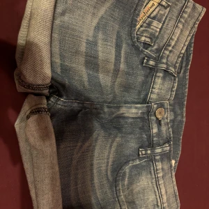 Diesel  - Diesel shorts, dom va egentligen jeans men klippte dom till shorts så man kan vika upp och ner dom hur man vill