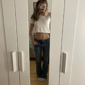 Lågmidjade jeans - Jättesnygga Lågmidjade jeans från Gina tricot Young i storlek 158, men skulle säga att de passar XS/S🩷