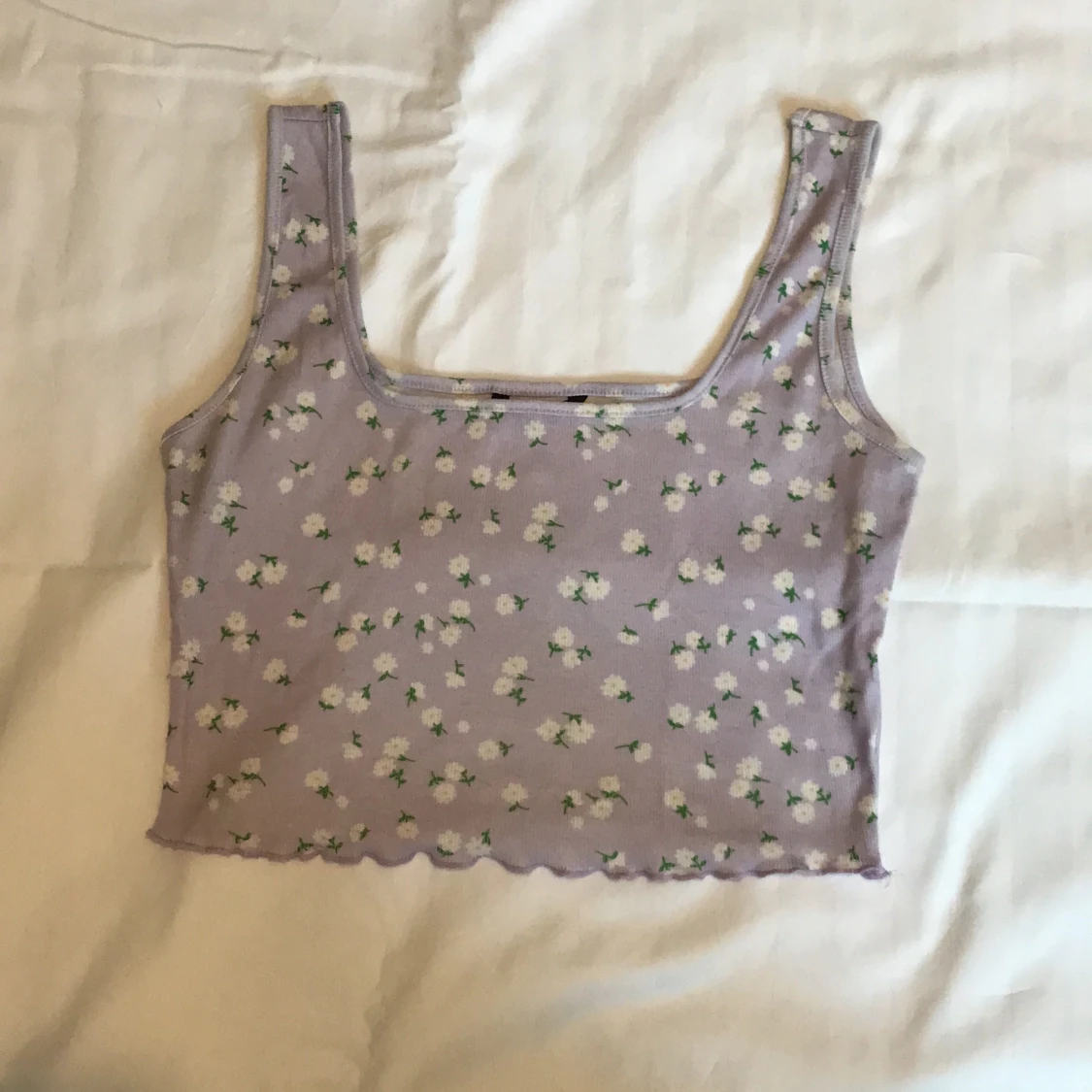 Lila linne med blommor 