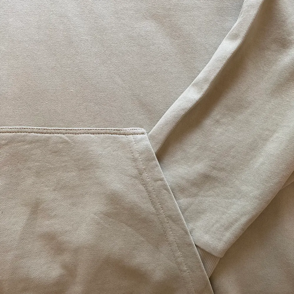 Ljusgrön hoodie från lager 157 i storlek XL med en ficka på framsidan. Använd fåtal gånger därav nyskick. Säljer pga att den inte kommer till användning.. Hoodies.