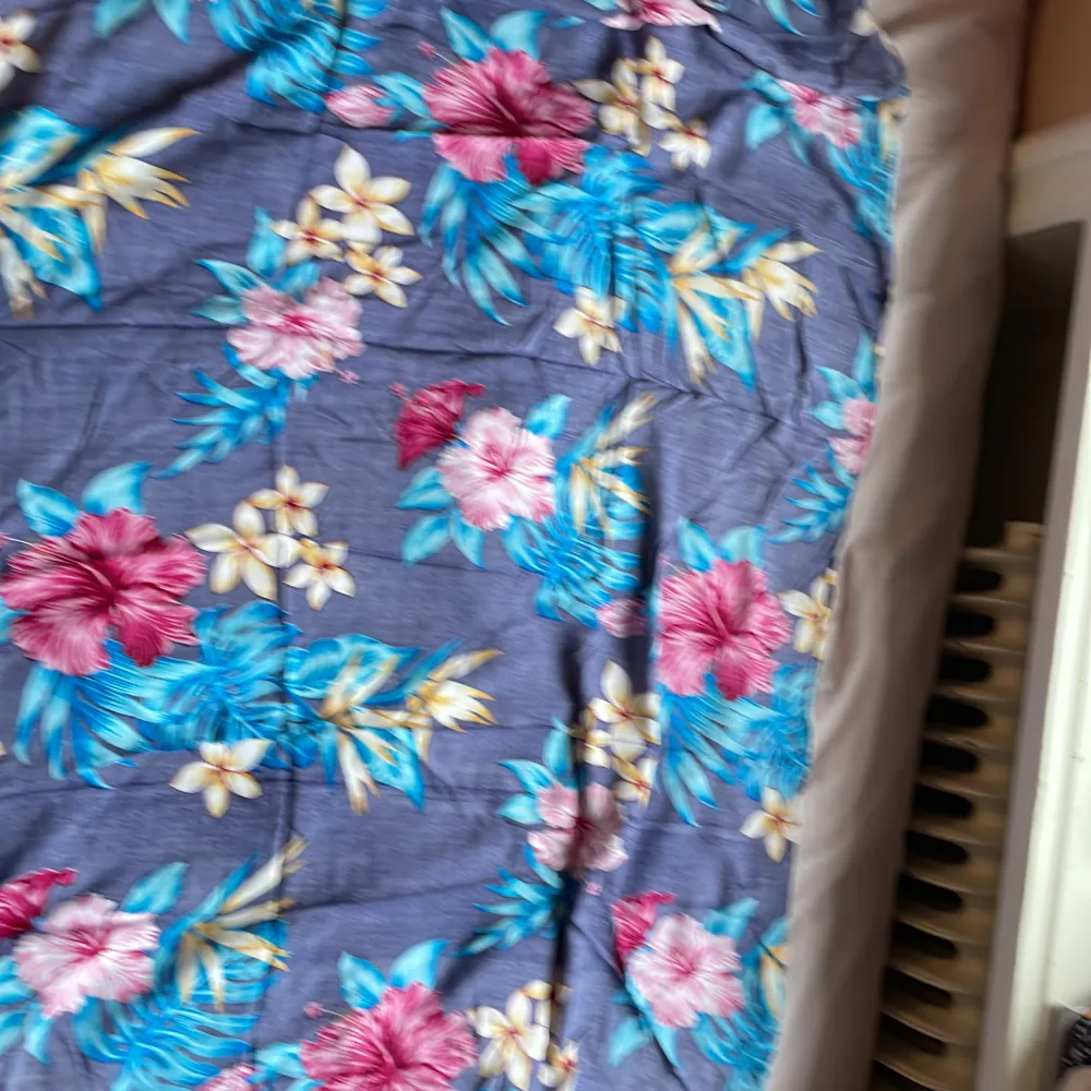 (Från thailand 🇹🇭) jag fick denna filt av min farmor!! Hon e från 🇹🇭 pch då gav hon mig den. Den är 2,5 meter lång och 1meter bred!🌻💯 . Övrigt.