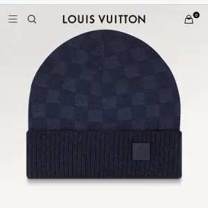 Louis Vuitton Mössa, köpt förra vintern skick 9/10, kvitto och orginal box finns, kostar 3850kr i butik.