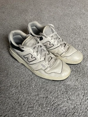 New Balance 550 Cream Black - 41,5 Bra skick, box finns