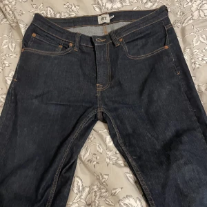 Jeans  - 3 olika jeans, andra och tredje bilden är mer åt chinos sidan. Säljer alla för 150kr eller 50kr st
