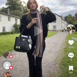 Missoni halsduk scarf - Jättefint skick och så underbara färger! Nypris ca 2000kr