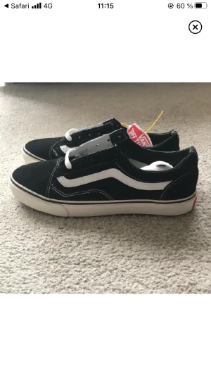 Vans - Hej! Säljer några jätte snygga vansskor 👞⚫️ i storleken 44 men de passar som 42. Säljer eftersom dom inte passade🙌Kontakter vid Minsta fundering!🤔💭🎃