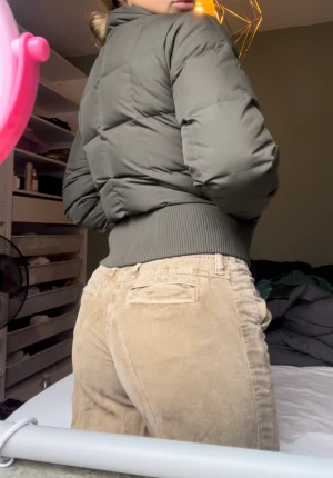 Retro boomerang jacka - Skitsnygg retro boomerang jacka, tjockt material så väldigt värmande.