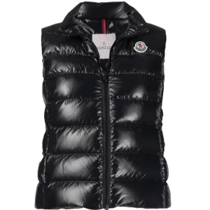 Moncler väst - Intressekoll på min moncler väst köpt förra våren! I jättebra skick! Äkthets bevis finns även!