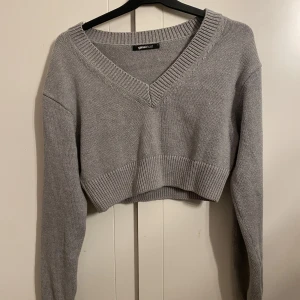 Supersnygg stickad tröja - Knappt använd, sitter kort och ganska löst