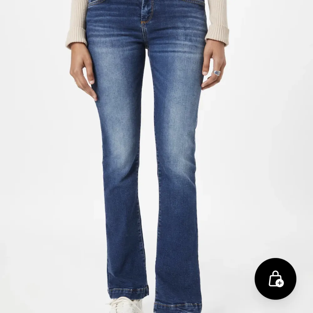 Säljer mina älskade LTB jeans då de tyvärr har blivit för små. 💞 De är i modellen Fallon. Kom privat för egna bilder! Nypris är 799kr på Aboutyou. . Jeans & Byxor.