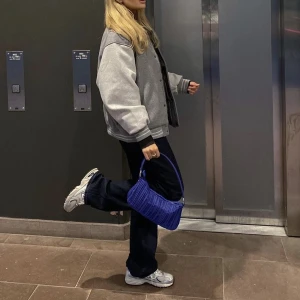 Collegejacka, NA-KD - Superfin collegejacka från NA-KD. Detalj med ”N” på bröstet. Den är verkligen ordentlig i materialet!! Tycker om den så mycket men har för många tyvärr 💔