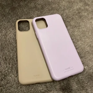 Mobilskal  - Mobilskal i märket Holdit, knappt använda. Till iPhone 11 PRO Max. Båda för 80 kr eller 50 kr st. Fint skick. 