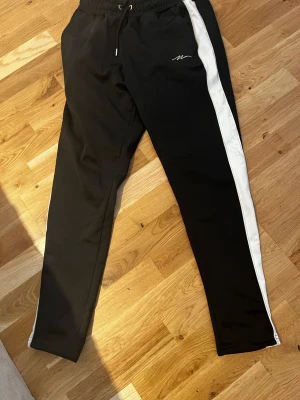 Boohoo Tracksuit Bottoms - Barely Used Great Condition  Size medium but fits size small aswell