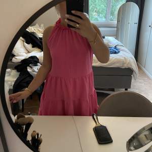 säljer min rosa söta volangklänning!!💗