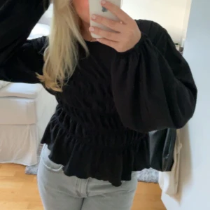 Blus  - Supersöt blus från Gina tricot! Väldigt skönt och stretchiga material 💕💕