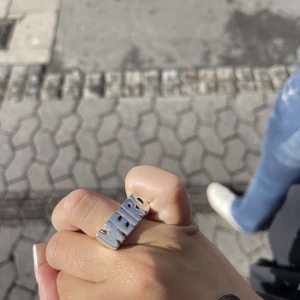 maria nilsdotter ring - hejj jag säljer min maria ring då den inte kommer till användning en av mina favorit ringar ❤️❤️ skriv om ni har några frågor, säljer då jag behöver pengar också💕kan även tänka mig byta till något annat