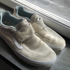 Vans ”of the wall” PRO sneakers - Relativt skejtade men väldigt bekväma skejt skor från vans, hör av er om ni har ytterligare frågor!