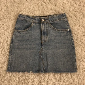 Kjol  - Jeans kjol från veromoda i  ny skick