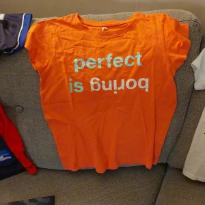 Fin sommar tröja - En fin korall färgad tröja för 9-11 år