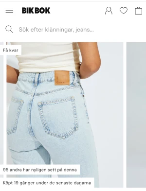 Bikbok jeans - Jeans från käraste bikbok. Formar efter kroppen💕(Obs hål på knäna)