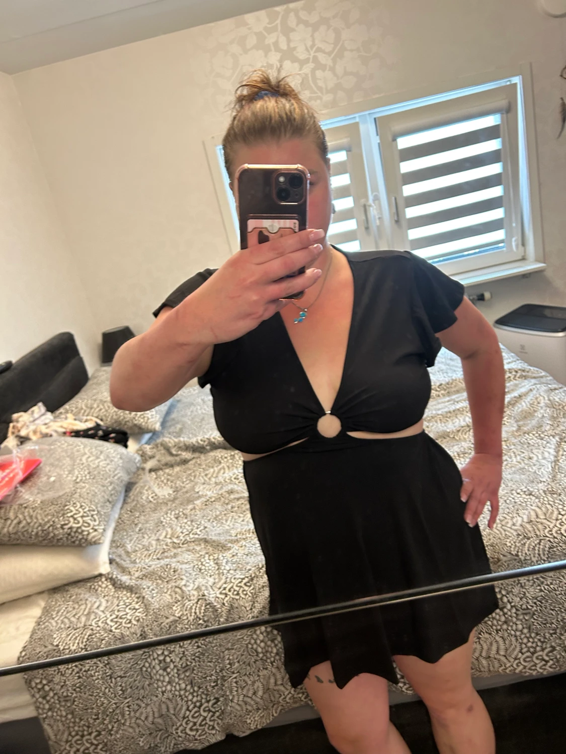 Cocktail klänning cutouts ny 