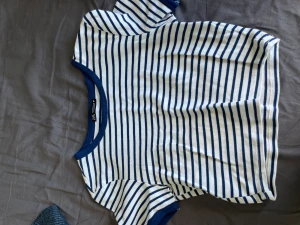 T-shirt - Aldrig använd, skit snygg t-shirt